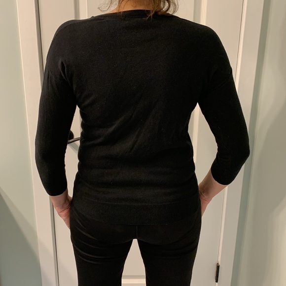 BANANA REPUBLIC V-NECK - Picture 3 of 9